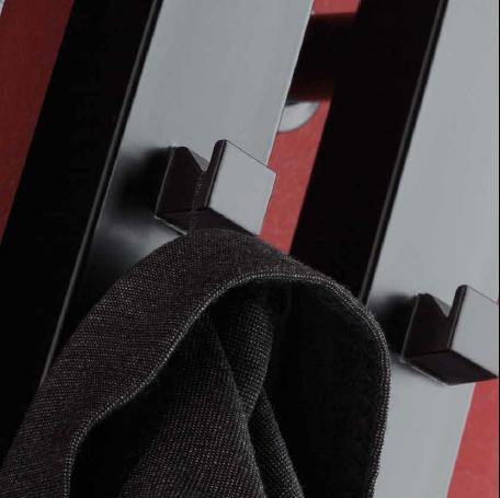 Kúpeľňový radiátor P.M.H. Darius s vešiakmi 326x1500, metal strieborná