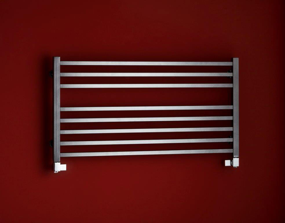 Kúpeľňový radiátor P.M.H. Avento 1210 x 480, metal striebor, prevedenie na šírku